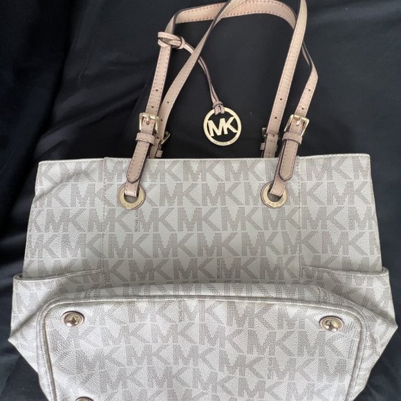 Michael Kors Monogram Jet Set Saffiano Leather Tote - Picture 2 of 11